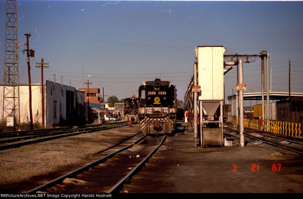 A look at the fuel racks and facilities of NS Glenwood Yard